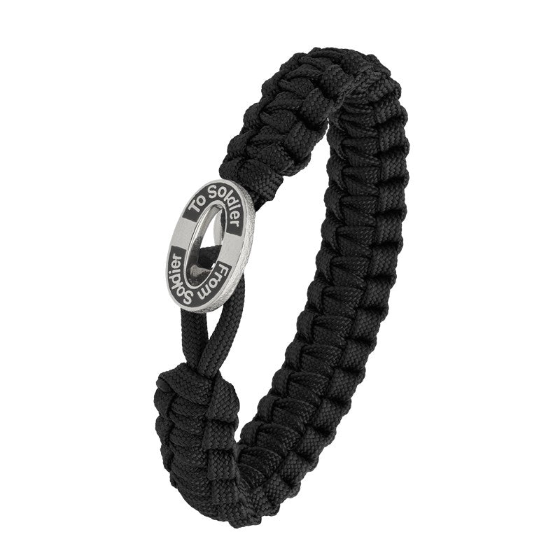 From Soldier To Soldier armbånd i sort faldskærmsline med oval sølvlås og sort emalje 19–23 cm